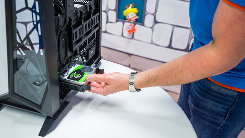 Cài đặt ổ cứng máy tính