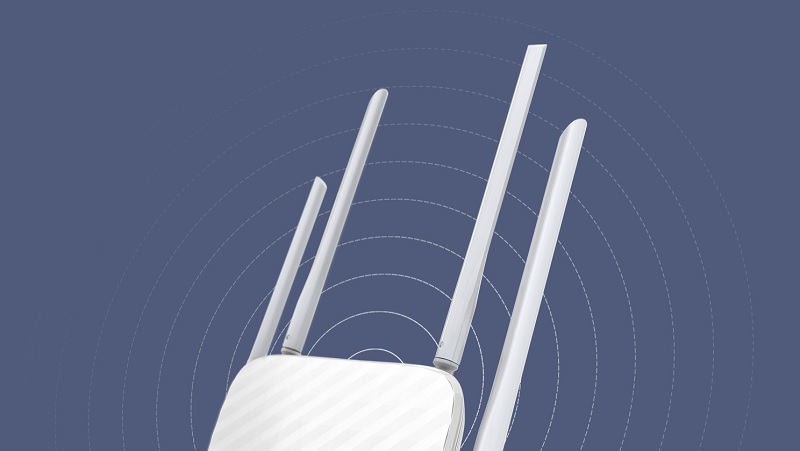 bốn ăng ten ngoài